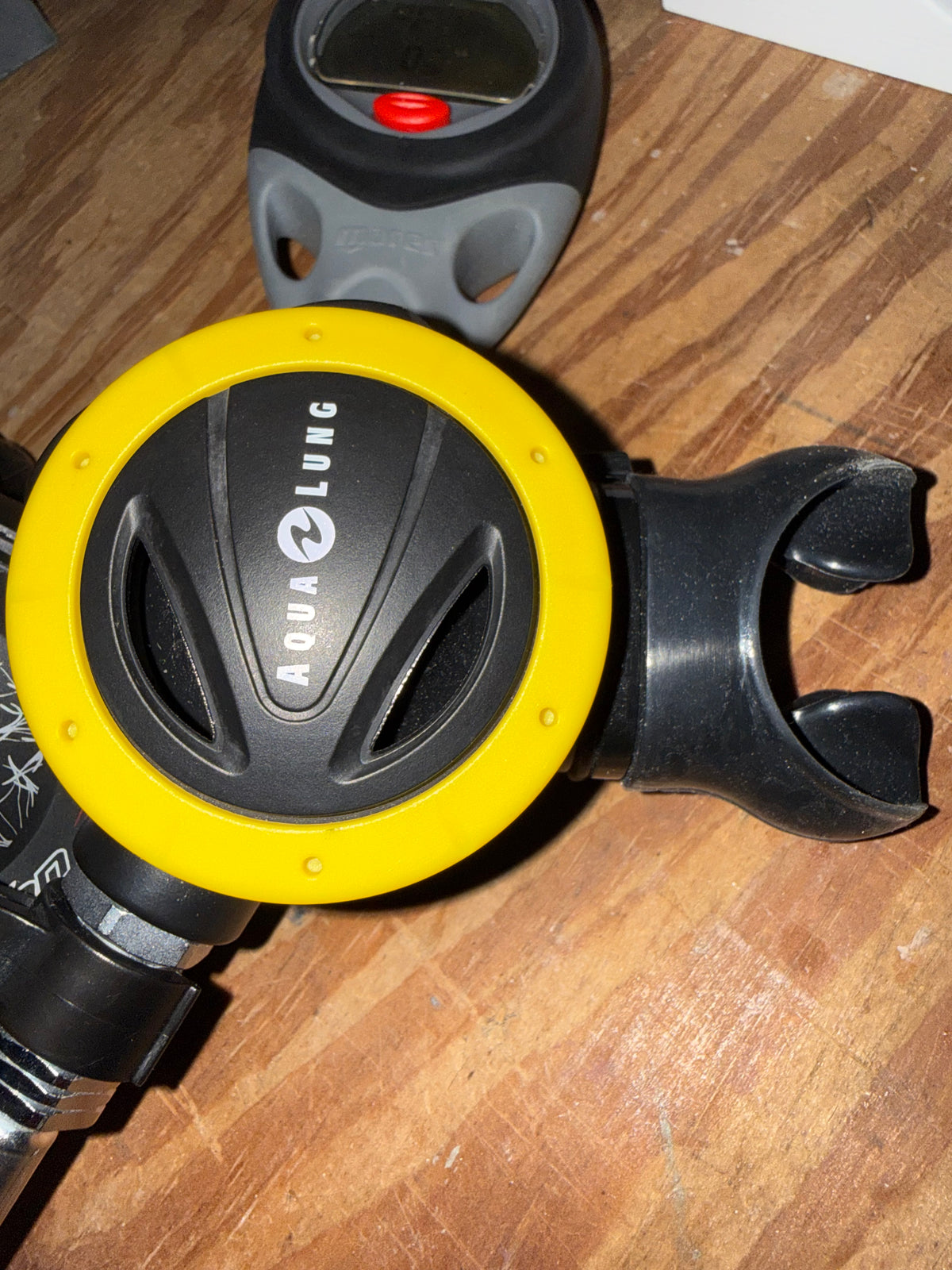 Aqualung Titan Regulator Set with Puck Octo & Mares Puck Air Dive Computer