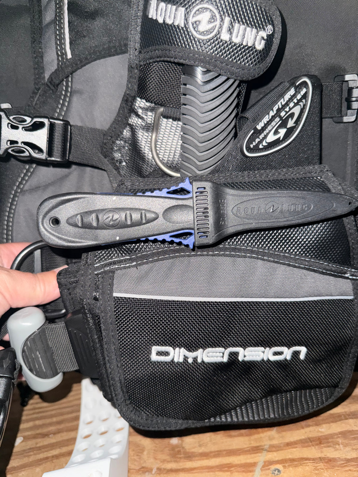 Like New Aqualung Dimension BCD with Dive Knife- Med