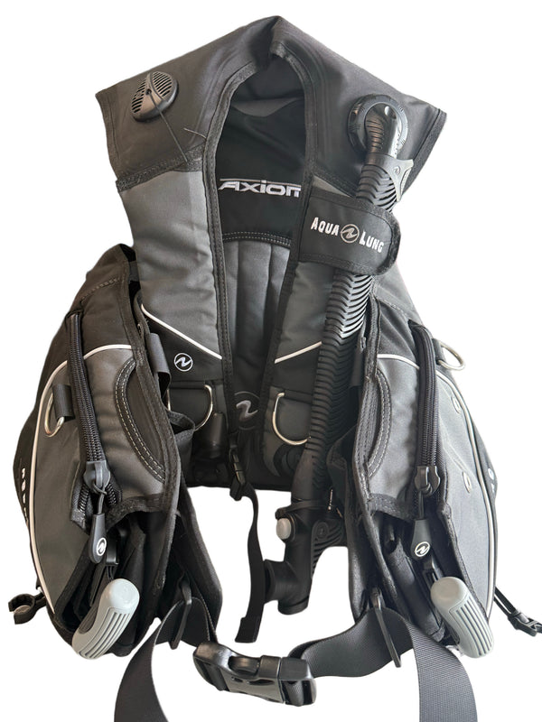Aqua Lung Axiom -Large- Includes Shipping anywhere in the USA